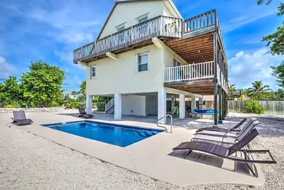 Image de Près de la plage de Sombrero! Vues sur l'eau libre!