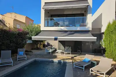 Image de Chalet de luxe avec piscine privée près de la plage!