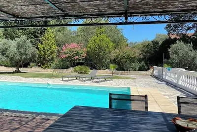 Image de Grand Studio + Piscine privative 10x5m* sur terrain 1500m2 * Proximité Cascade *