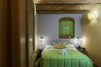 Image de \"Corte Fiorita\" appartement entièrement équipé avec cour coeur de Lucca