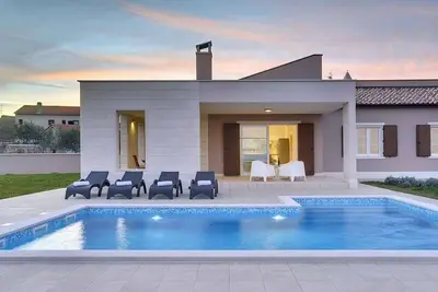 Image de Maison de vacances avec piscine et climatisation