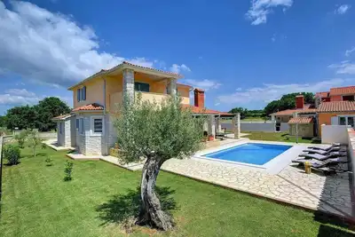 Image de Villa avec piscine et solarium
