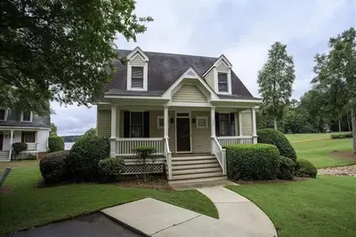 Image de Escapade parfaite pour les couples, amis, familles et golfeurs.