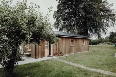 Image de Maison en bois à la campagne avec cheminée - Lytte Hytte | Maison de vacances Wingst