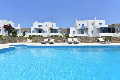 Image de Villa cycladique de Paros - 3 chambres \/ 3 salles de bains récemment rénovées, vue sur la mer, piscine