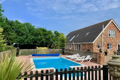Image de 4 Star Plus récemment fini Gîte, Dormir 6, avec piscine