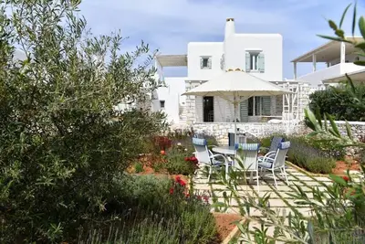Villa Dinos - Villa avec vue sur le jardin et éléments de pierre traditionnels