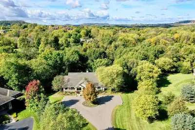 Image de Belle maison de 6 chambres, 6 salles de bain près du club du propriétaire