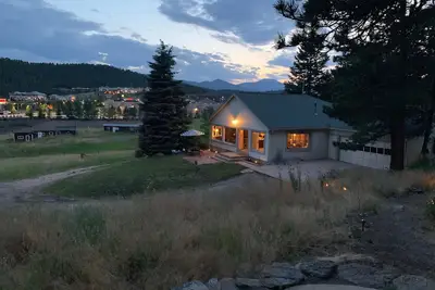 Image de confortable chalet Evergreen nord sur 5 acres -un excellent accès aux montagnes et à Denver