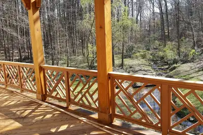 Image de Suite d'hôtes Creekside-Atl au niveau de la terrasse