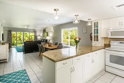 Image de Resort Style 2br / 2ba Condo sur Seven Mile Beach