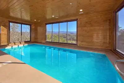 La montagne des eclaboussures! 13 chambres et une piscine intérieure!
