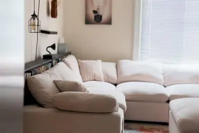 Image de Lit king • Plan d'étage ouvert • 3 km du campus / du centre-ville