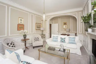 Image de fabuleuse propriété géorgienne de 3 chambres, 2 salles de bains dans l'un des quartiers les plus recherchés de Bath