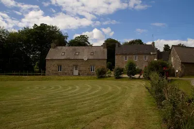 Image de Ferme et gîte fabuleux avec piscine et salle de jeux. IDÉAL Pour Les Groupes Familiaux Plus Grands