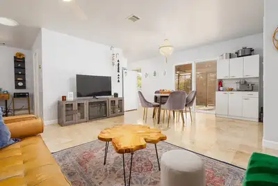 Image de Casita contemporaine avec bain à remous