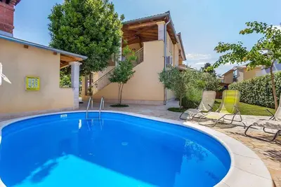 Image de Villa avec piscine et jardin méditerranéen