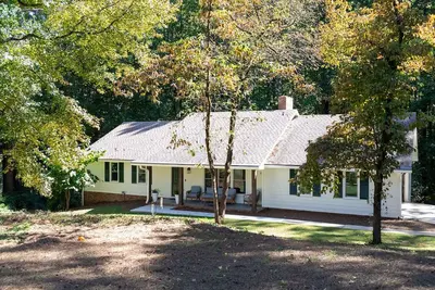 Image de Joli Bungalow - Court Marche À Dt Alpharetta 3br / 2br