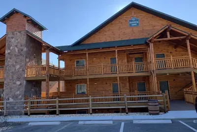 Image de Magnifique Condo À 1 Mille De La Bande!