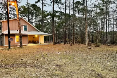Image de Whispering Pines est niché dans les magnifiques bois de pins de l'est du Texas.