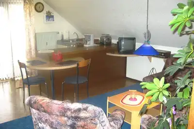 Image de Appartement romantique de plusieurs étoiles avec balcon et kitchenette entièrement équipée