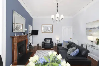 Image de Stunning 2 Bedroom New Town Apartment for an Amazing Price