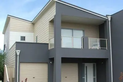 Image de 101 Albatross Avenue Hayborough