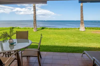 Image de Ma'alaea Surf, Unité H3 - Vues à 180 °! Incroyable Condo rez de chaussée en bord de mer