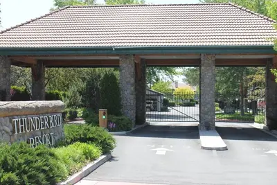 Image de Thunderbird Resort Club Reno - offre tout type de divertissement et de vie de casino