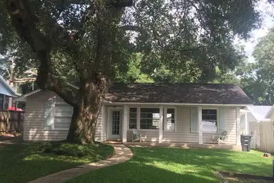 Image de Maison récemment rénovée! Cœur de Fairhope! Marchez jusqu'au quai et au centre-ville! Animaux acceptés.