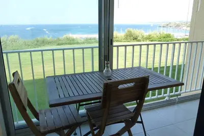 Image de 2 pièces, pour 4 personnes, calme, très belle vue mer, à 5mn à pied de la plage.
