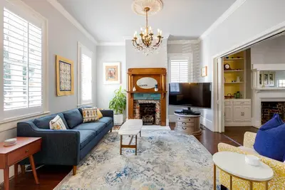 Nouveau! Historic Savannah Home w / Grill extérieur, Patio