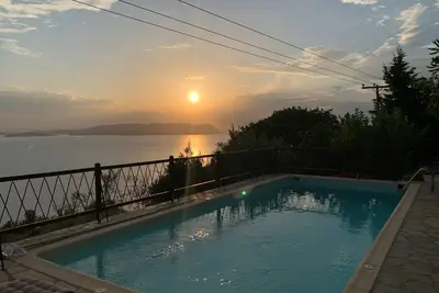 Image de The Music House - une spacieuse villa avec piscine avec vue panoramique sur la mer Égée