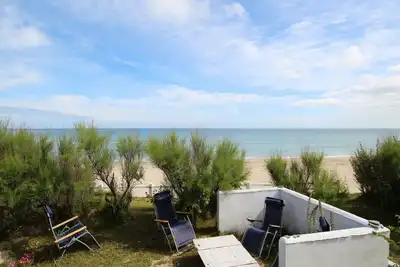 Image de Maison familiale avec grand jardin clos, accès direct plage, WiFi, équipements bébé, 3 chambres