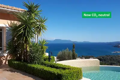 Image de Retraite exceptionnelle avec piscine et vue fantastique sur la mer et les montagnes