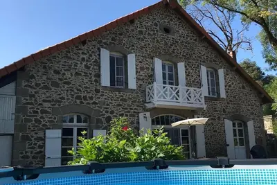 Image de The Coachhouse at Lesterie avec piscine et jardins privés