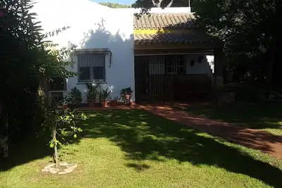 Image de Villa à 800 mètres de la plage de la barrosa à pied des magasins et des restaurants.