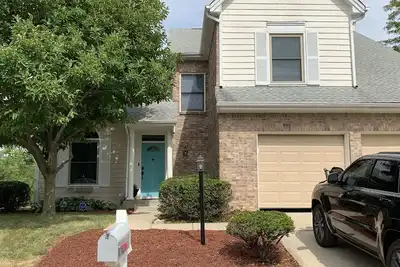 Image de Maison de banlieue avec 4 chambres à coucher, à 10-15 min du centre-ville, grand parc, autoroute.