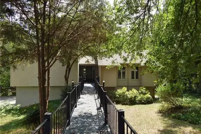 Image de Maison au décor moderne dans un quartier calme et sûr