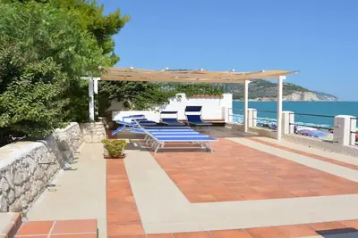 Image de La terrasse avec accès direct à la plage