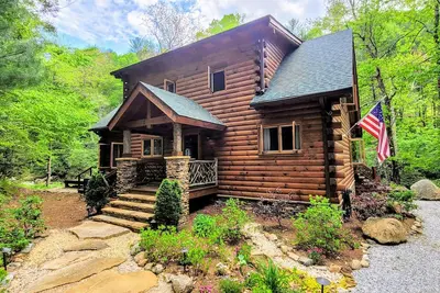 Image de Whitewater Mountain Cabin sur la rivière