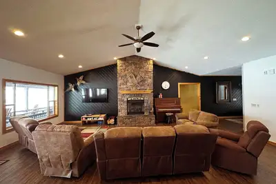 Image de Big Fly Lodge 6 sur suites peut accueillir 34 personnes, parfait pour les grands groupes!