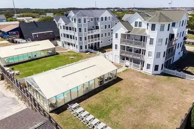 Image de K1211 Au bord de la mer. Oceanside, Spacious 10 Bd, Ascenseur, Piscine, Jacuzzi, Animaux domestiques Ok