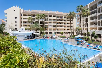 Image de Appartement à Castle Harbor, piscine chauffée, chaînes de télévision par satellite