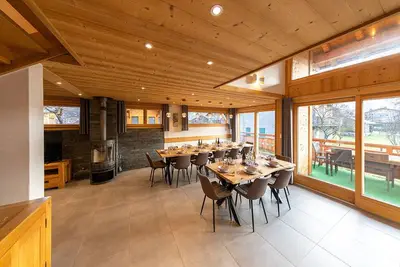 Image de Chalet avec Jacuzzi et Sauna à 2 pas des remontées mécaniques - 18 personnes