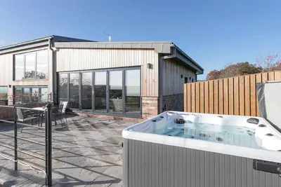 The Hideaway -Ukc3844