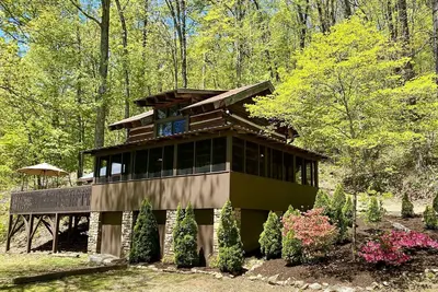 Image de Belle retraite de montagne privée isolée juste à l'extérieur de Asheville, Caroline du Nord