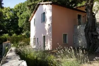Image de Charmante maison avec jardin dans les bois près de Spoleto