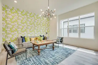 Image de Lunatique | Nouvelle marque | Btwn Downtown & Highland Park