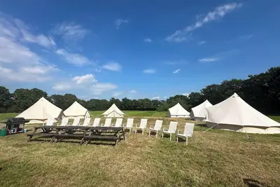 Nouveau. Usage exclusif. Glamping. Bel emplacement. Accès facile à Londres 1h. Sommeil 8-28